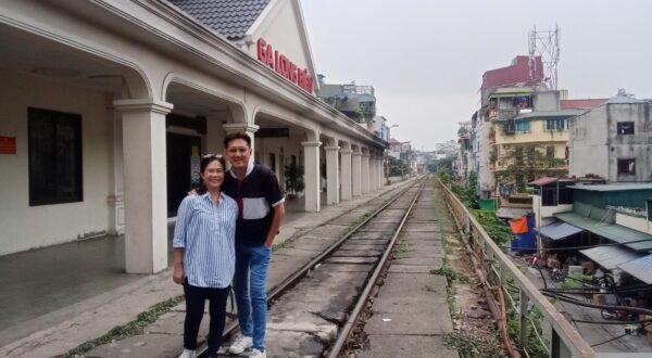 Hanoi train street tour: 20$